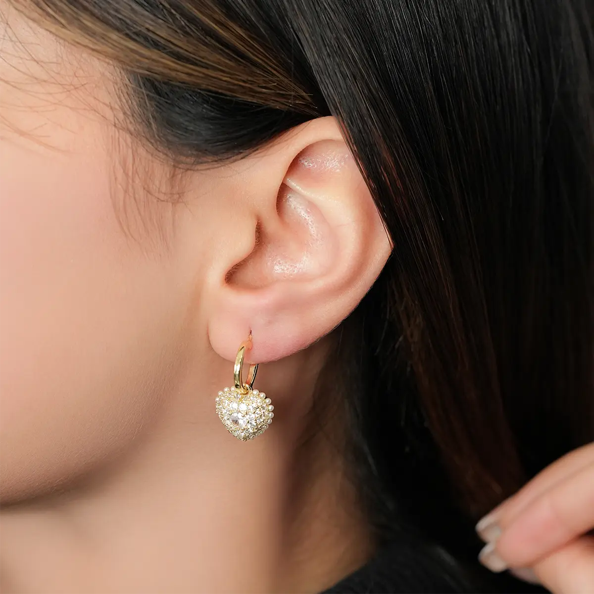 Frostfall Sparkle Heart Earrings
